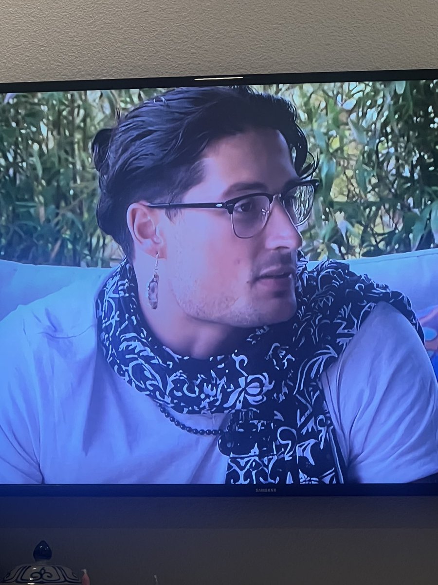 caitlincheck's tweet photo. My sister says Brayden looks like he’s mid Mrs. Doubtfire change
#TheBachelorette https://t.co/0sK8cHxnMS