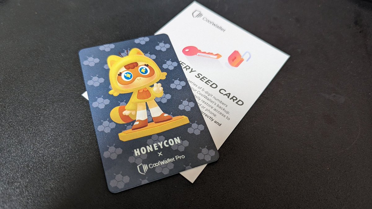 IVS Honeyconで抽選配布してたCoolwalletセットアップしてみた。カード型で持ち運びしやすく、なによりこういうガジェットさわってるとワクワクしますなー。