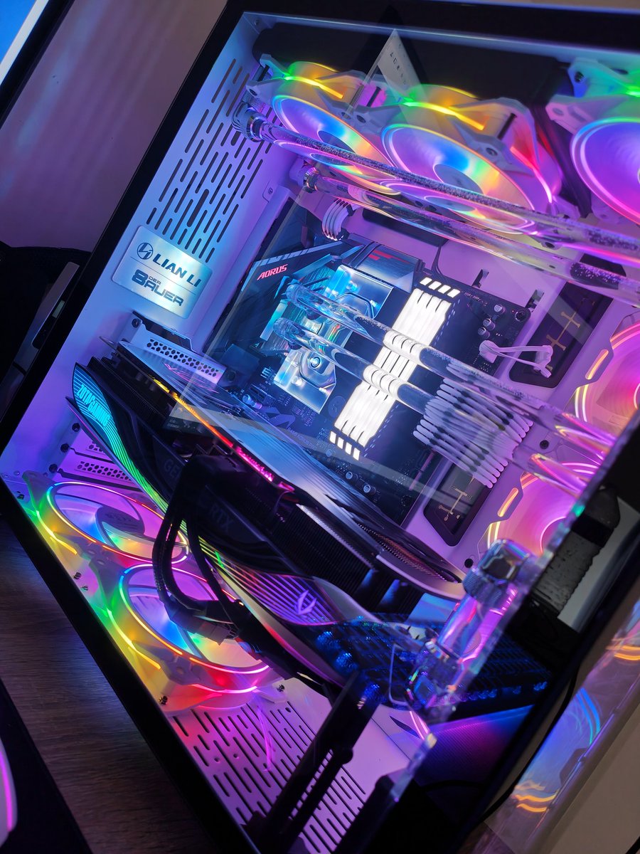 CreatechDIY's tweet photo. @DeepCoolFrance Autant choisir directement de l'arc en ciel 😂. https://t.co/xKTwUR8gvx