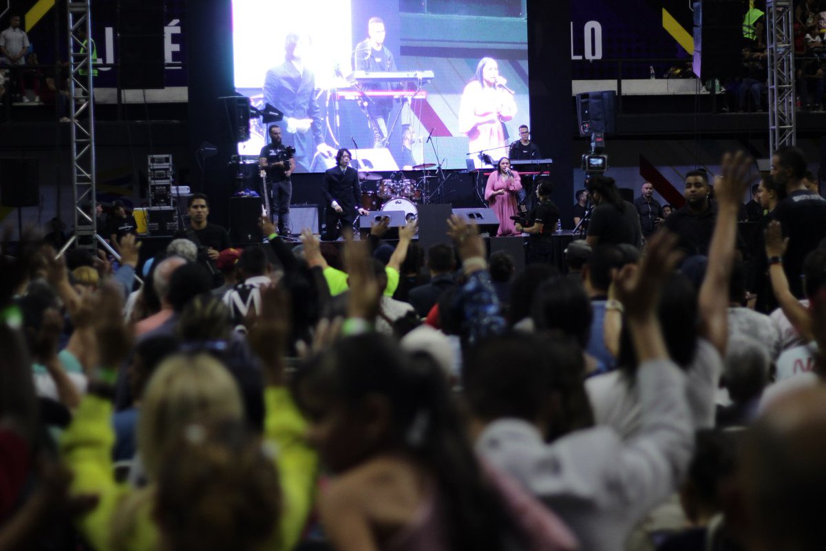GranVigiliaVE's tweet photo. Cruzada de Milagros, Sanidad y Liberación, con el #PastorHyeokPark

Noche de numerosas personas con afecciones de salud recibieron una impartición personal del Espíritu Santo, siendo liberadas y sanadas al instante.
#TodlsUnidosPorVenezuela
#UnidadCristiana https://t.co/VEhH7OxPrK