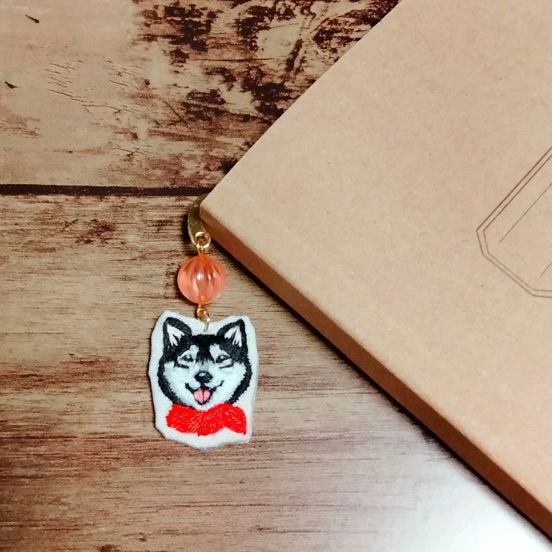 fuwari_kobo's tweet photo. 黒柴さんの手刺繍ブックマーカーです☺️
オーダー受付中です
黒柴さん以外でもご相談ください🐾
#刺繍　#ブックマーカー　#ふわり工房　#黒柴　#オーダー受付中 https://t.co/5fYXcrdGU1