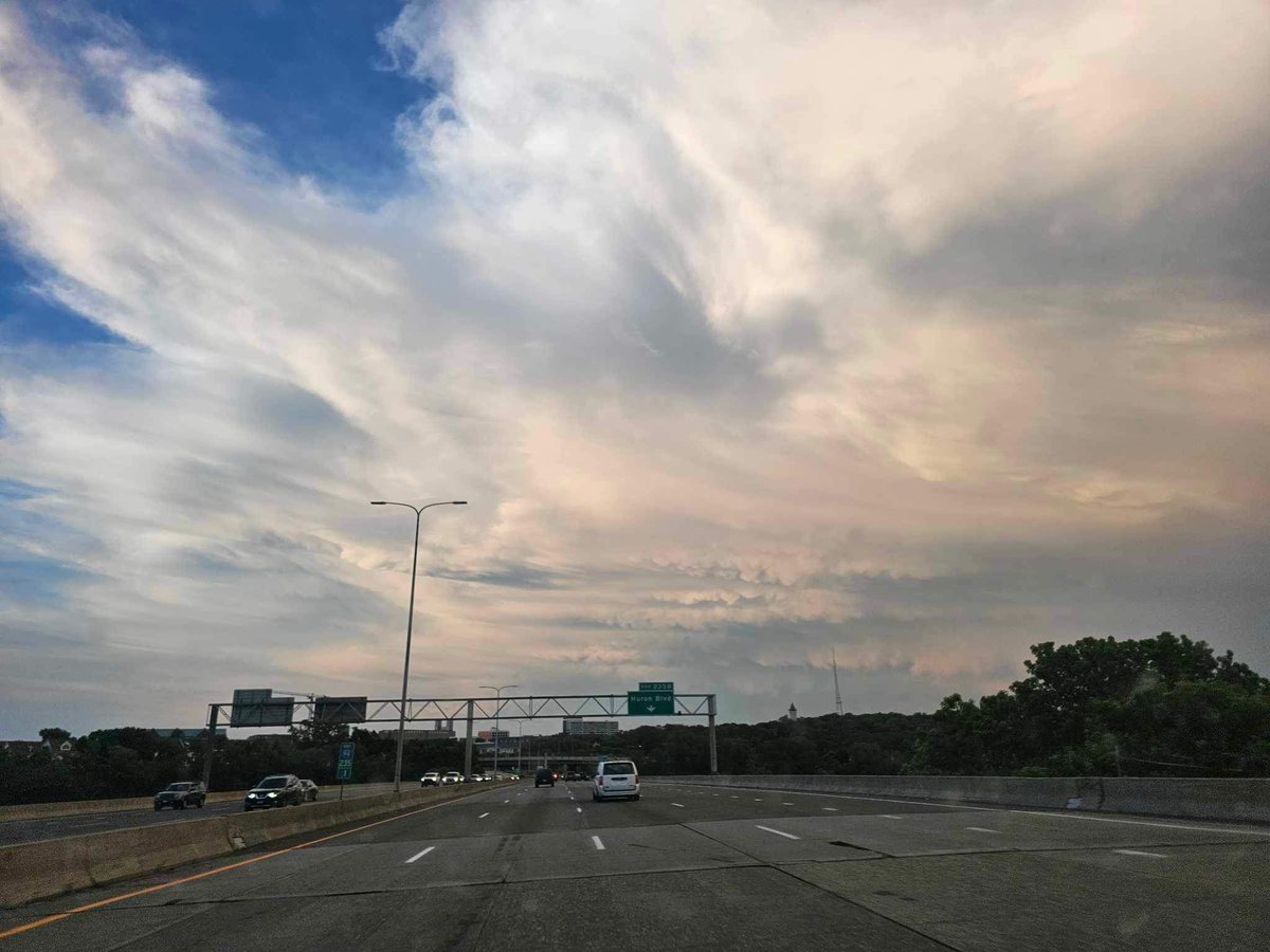 Wow! What a beautiful storm in St.Paul 😍