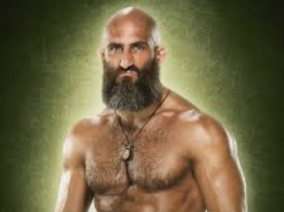 lemmetalkpod's tweet photo. @WWE @CiampaWWE I can’t unsee it #mondaynightraw #wwe #WWERaw #moneyinthebank https://t.co/AWU0joGSfn
