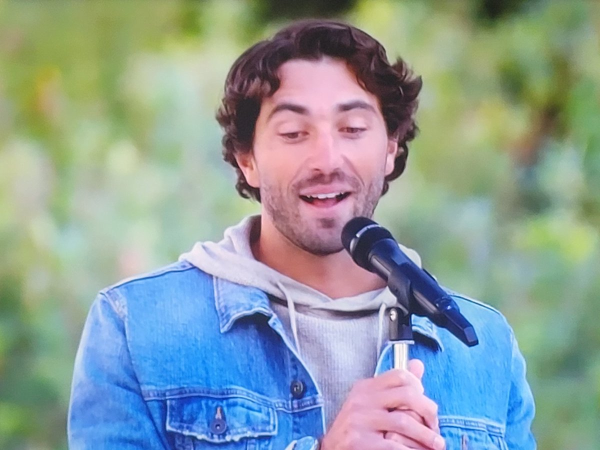 BachSmach's tweet photo. Joey describing Charity was a POWER MOVE 

#TheBachelorette https://t.co/u5hWgPLK5G