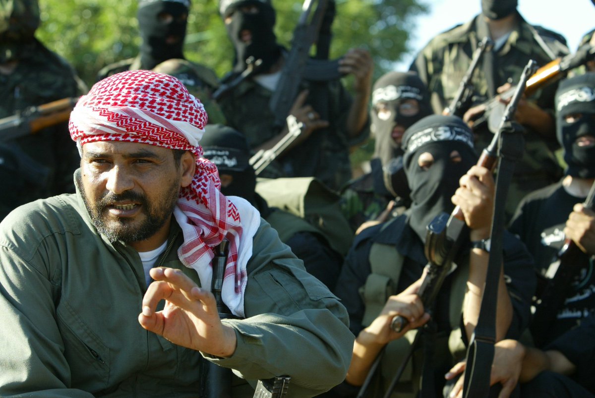 بالنسبة لنا إذا عَطس طفلٌ في مخيم جنين وكان العدوّ هو السبب...
فسيكون الرد بالدمّ والنار.
الشهيد القائد جمال ابو سمهدانة 🇵🇸 (رحمك الله يا أبي وصدق الشهيد باسل الأعرج حين قال "في هذه الأيام نحن بحاجة لقائد مثل الشهيد جمال أبو سمهدانة صاحب العقلية العسكرية الفذة، أرطبون العرب.")