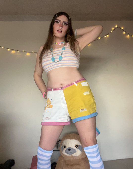 The sloth watched me fuck on the couch and he&rsquo;s never really been the same 😏 https://t.co/Os3krukIUl