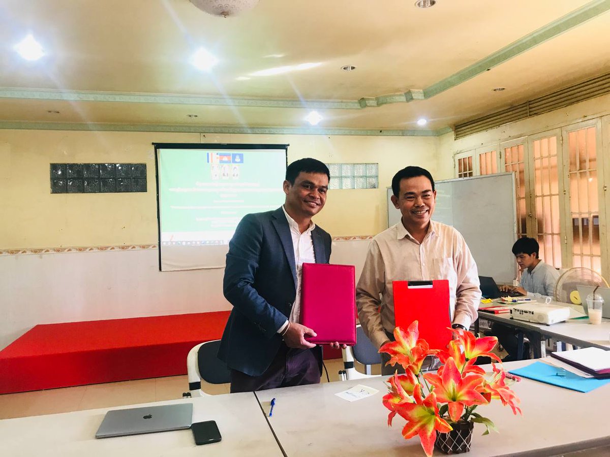 cpddCambodia's tweet photo. @cpddCambodia signed 3 agreements with #BCV, #CISA, and #STARKampuchea for the implementation of the project "Strengthening #Transparency and #Accountability in #LocalGovernance through #CivicEngagement". Reps from @UNDPCambodia also attended.  #SNA #SubNational https://t.co/w1aZJuNSIu