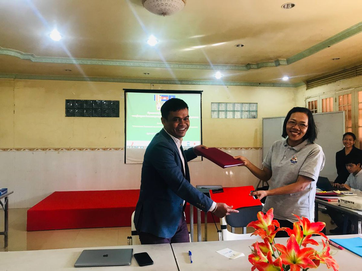 cpddCambodia's tweet photo. @cpddCambodia signed 3 agreements with #BCV, #CISA, and #STARKampuchea for the implementation of the project "Strengthening #Transparency and #Accountability in #LocalGovernance through #CivicEngagement". Reps from @UNDPCambodia also attended.  #SNA #SubNational https://t.co/w1aZJuNSIu