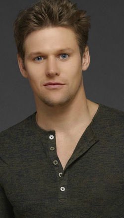 _anitahill20's tweet photo. pls tell me i’m not the only one who sees it🤣😭  #TheBachelorette #mattdonovan #calebB https://t.co/xMSmlk5k1t