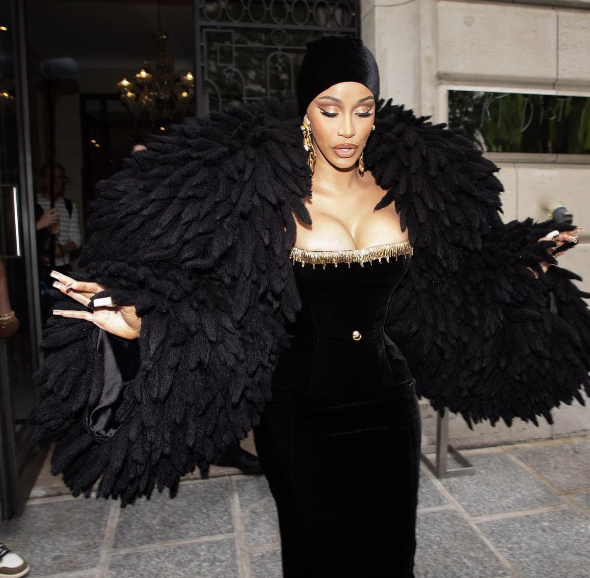 RT @thesoftestaura: cardi b at the schiaparelli fw23 couture show https://t.co/22o9F4eRlR