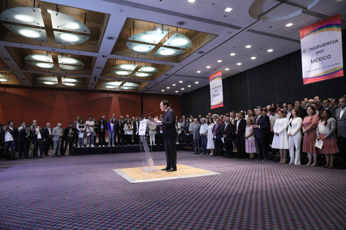 osoriochong's tweet photo. No se equivoquen, ni nos retiramos de la política ni nos hacemos a un lado. Hay mucho más que hacer por este país y nos necesita a cada uno de nosotros. https://t.co/jvbR6NjiRR