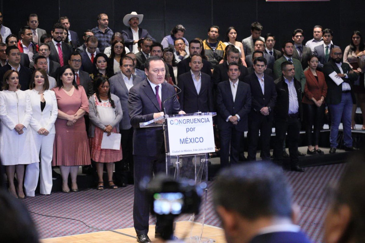 osoriochong's tweet photo. No se equivoquen, ni nos retiramos de la política ni nos hacemos a un lado. Hay mucho más que hacer por este país y nos necesita a cada uno de nosotros. https://t.co/jvbR6NjiRR