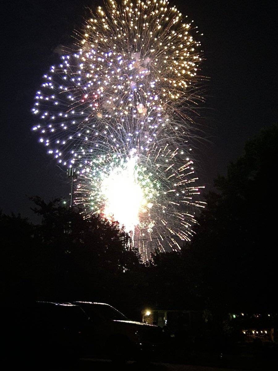 brojo8's tweet photo. Coming back from 16 days on our road vacation and came back to see Hendersonville’s firework show. One of the best in state. https://t.co/1L9OWTkMwe