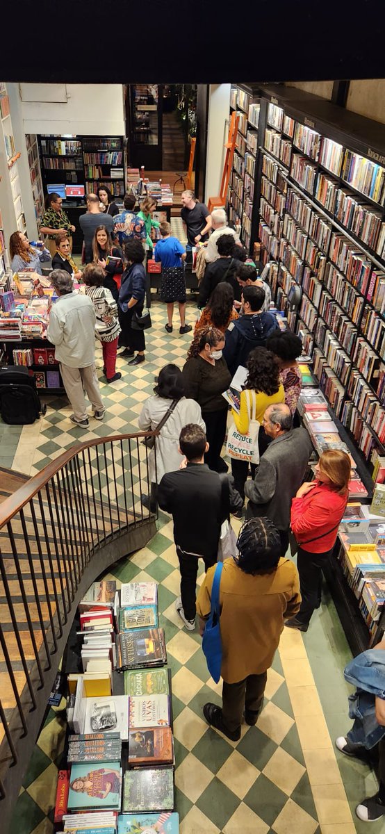 datavizbr's tweet image. E rolou o evento de Lançamento do livro Dataviz em Perspectiva pela editora RioBooks! 

Obrigado a todos que puderam comparecer e apoiar uma publicação em português!