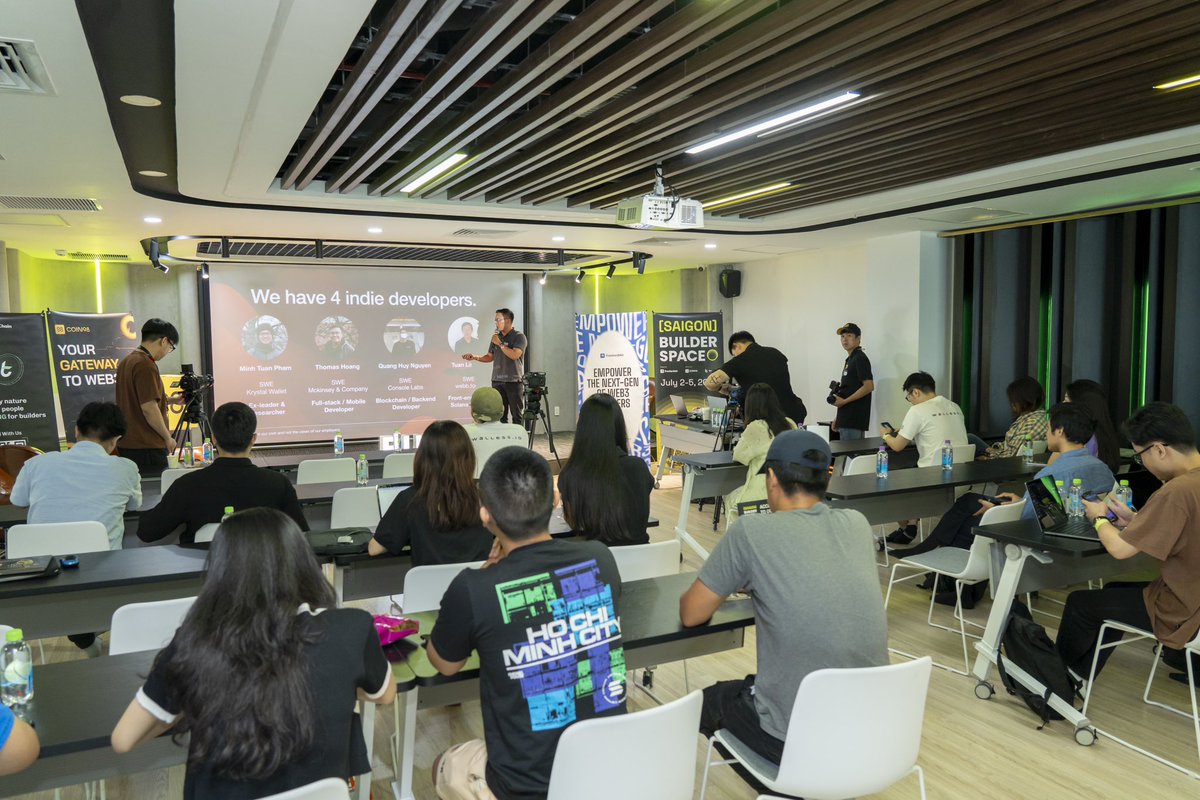 <a href="/KAnh1007/">Kelly Anh</a> hosted a panel discussing the Solana journey as an indie dev, and found that community is where most devs seek for answers. @s0nhaaa @ChauKhac429904 <a href="/trankhac_vy/">khacvy</a> 

@thomas_ignore talked about his journey from an indie dev to a full team <a href="/MaiusPay/">Maius Pay 🔥💃🏻</a> <a href="/MaiusFun/">Maius Fun 📸 | Bring the fun to your events!</a>