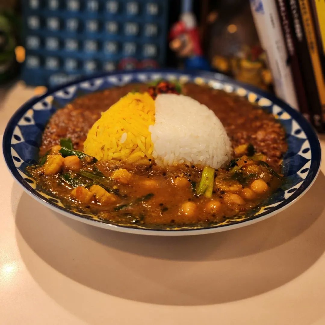 Shige19751025's tweet photo. スパイスカリー バビルの塔を★4.5と格付けしました。
食べログ『3.72』
『カレー百名店2022』

あいがけ￥1,000
・肉カリー(カツオキーマ)
・豆カリー(ヤ...
お店情報→https://t.co/KzIkpFoIIu #ライブドアグルメ https://t.co/UDhwamJlIN
