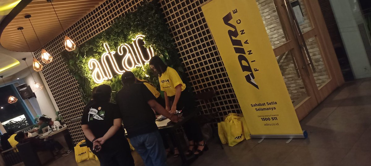Acara nonton balapan sekaligus gathering Adira dalam rangka meramaikan program @Adirafinanceid - Adira Goes to Mandalika dan Harcilnas di Artap Cafe &amp; Art Gallery, 25 Juni 2023 #adiragoestomandalika #GatheringAdira #nontonbalapan