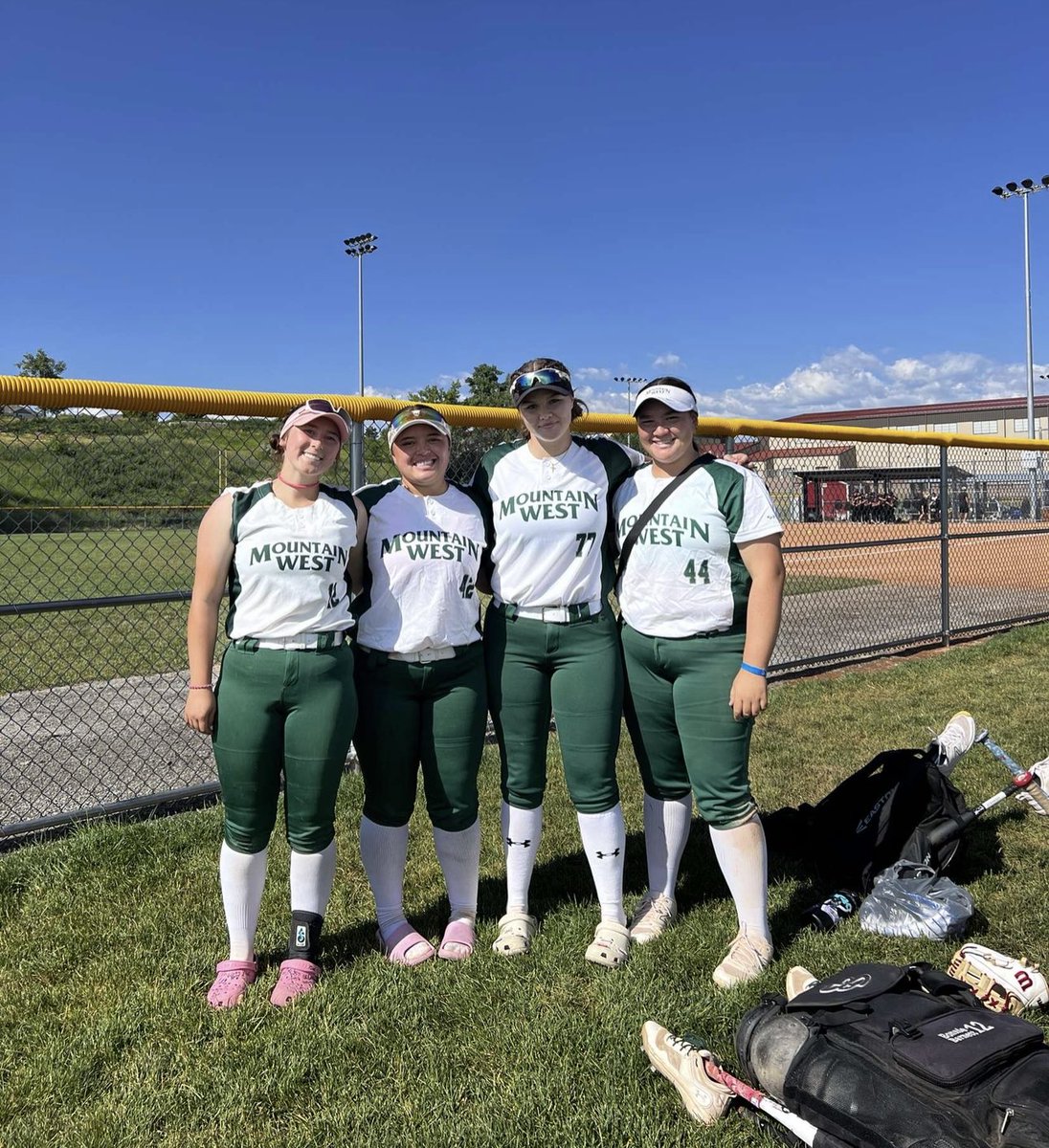 EmmaWa1ker's tweet photo. Had the most amazing time in Colorado with @MountainWest16u !! I am so grateful to have had the opportunity to compete at such a high level with these amazing girls! I appreciate the coaches for giving me this opportunity and everyone for making me feel so welcome! 💚🤍🖤 https://t.co/XefEN66kIN