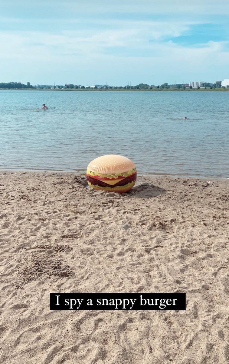 SnappyStop's tweet photo. Beach Burger 🍔 https://t.co/q3xqtEwN29