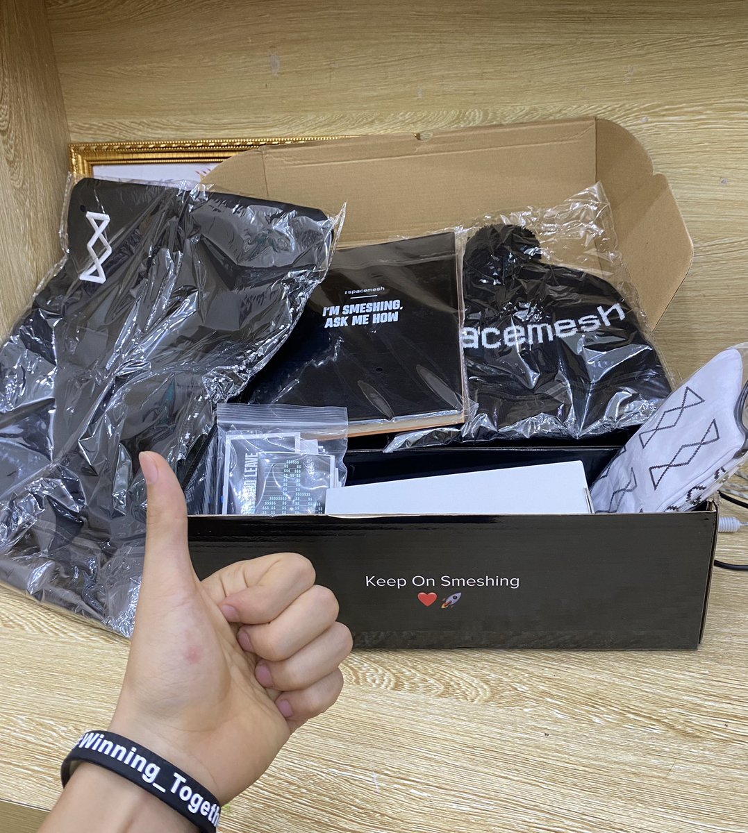 vietcong6868's tweet photo. Wow, i’m so happy
Thank you so much @teamspacemesh for gift 👀 🎁
#winning_together 🫂 https://t.co/75Sa6i8rTd