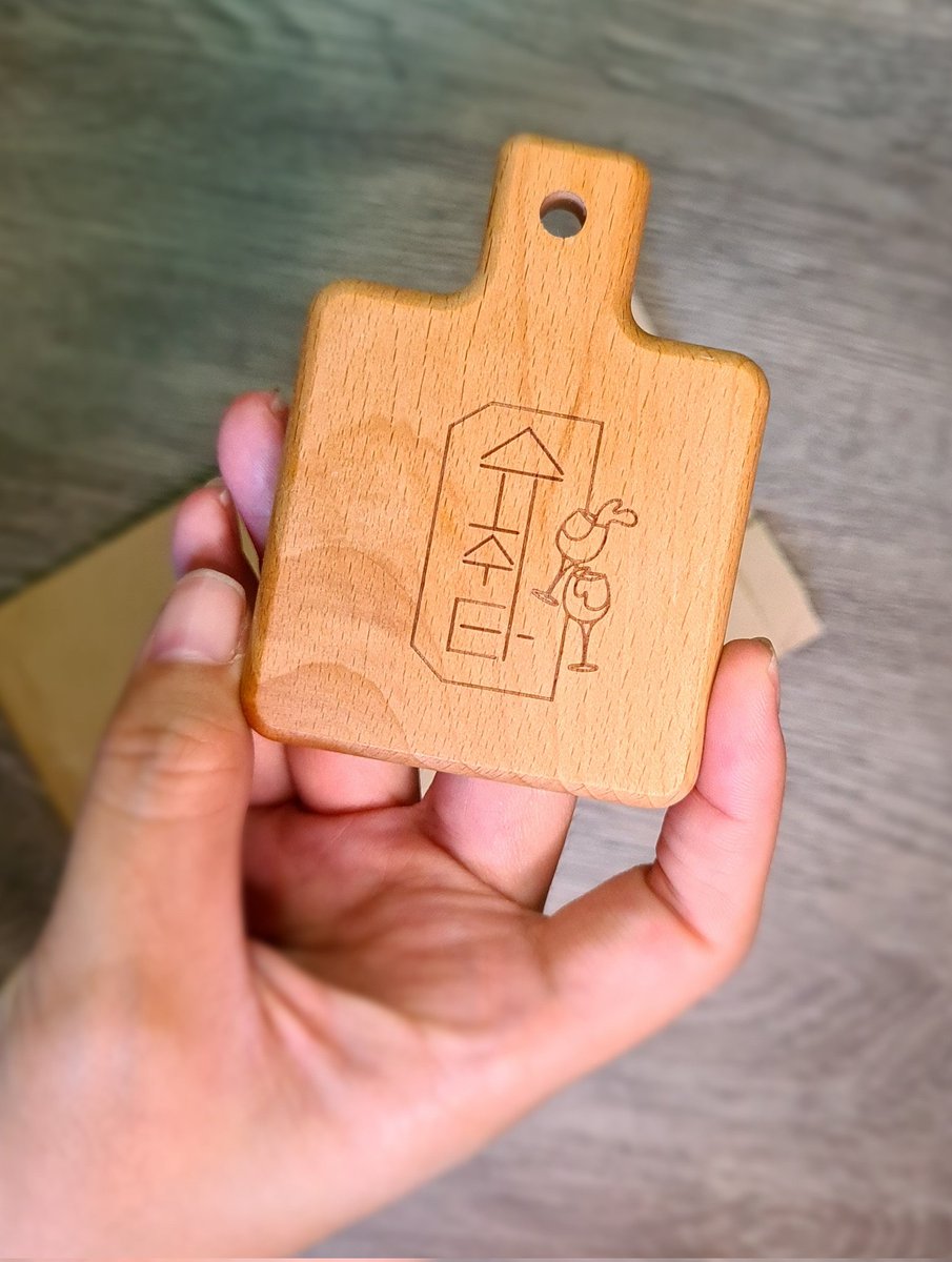 Esu_N_'s tweet photo. 7 July
7pm SGT
First 7 orders each for local and overseas will get a free suchwita bottle opener!
#Esumerch https://t.co/RPLAMHyb0n