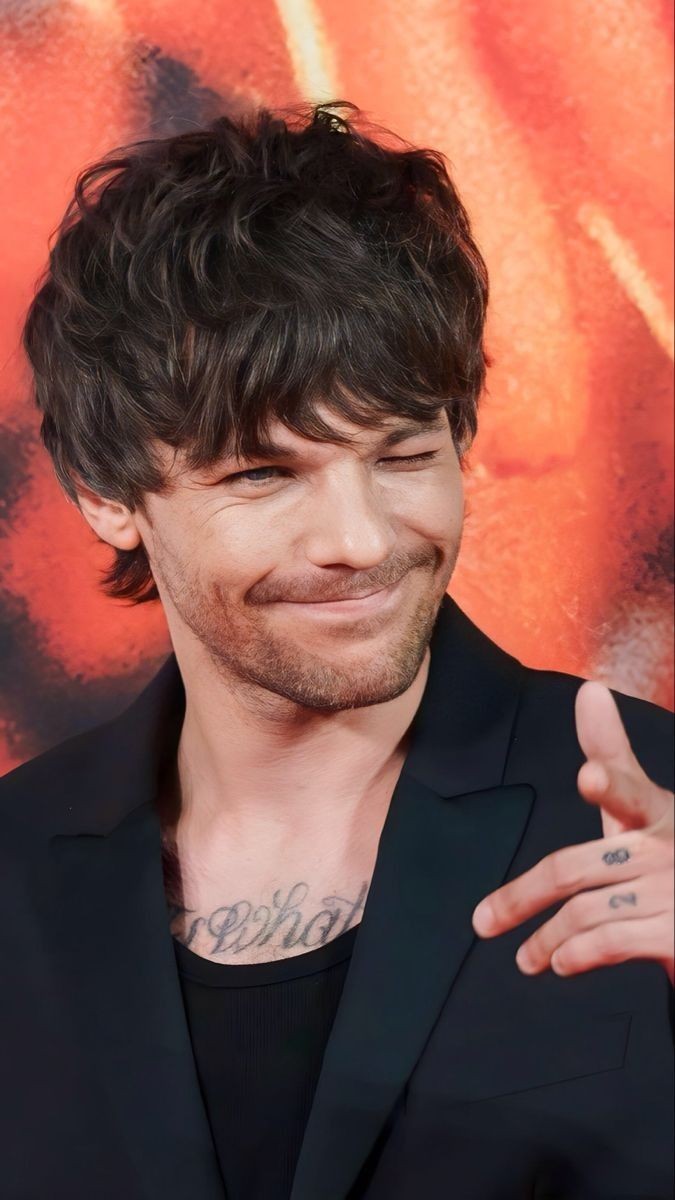 perxlou's tweet photo. Au larry 

Donde løuis escucha una platica sobre que los mejores amores comienzan siendo mejores amigos 

o

Donde løuis sigue enamorado de hārry sin importarle los años y la distancia entre ellos. 

¿Logrará recuperar al amor de su vida o ya será demasiado tarde? https://t.co/I0nfcwZ1e7