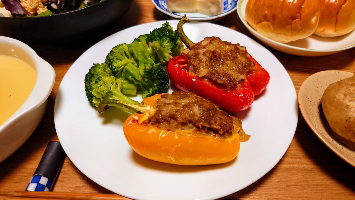 昨日はパプリカの肉詰めを作りました！！焼色が最高だったのでテンションブチ上がりでした！！！#おうちごはん　#料理好きな人と繋がりたい https://t.co/o42qx1EIY4