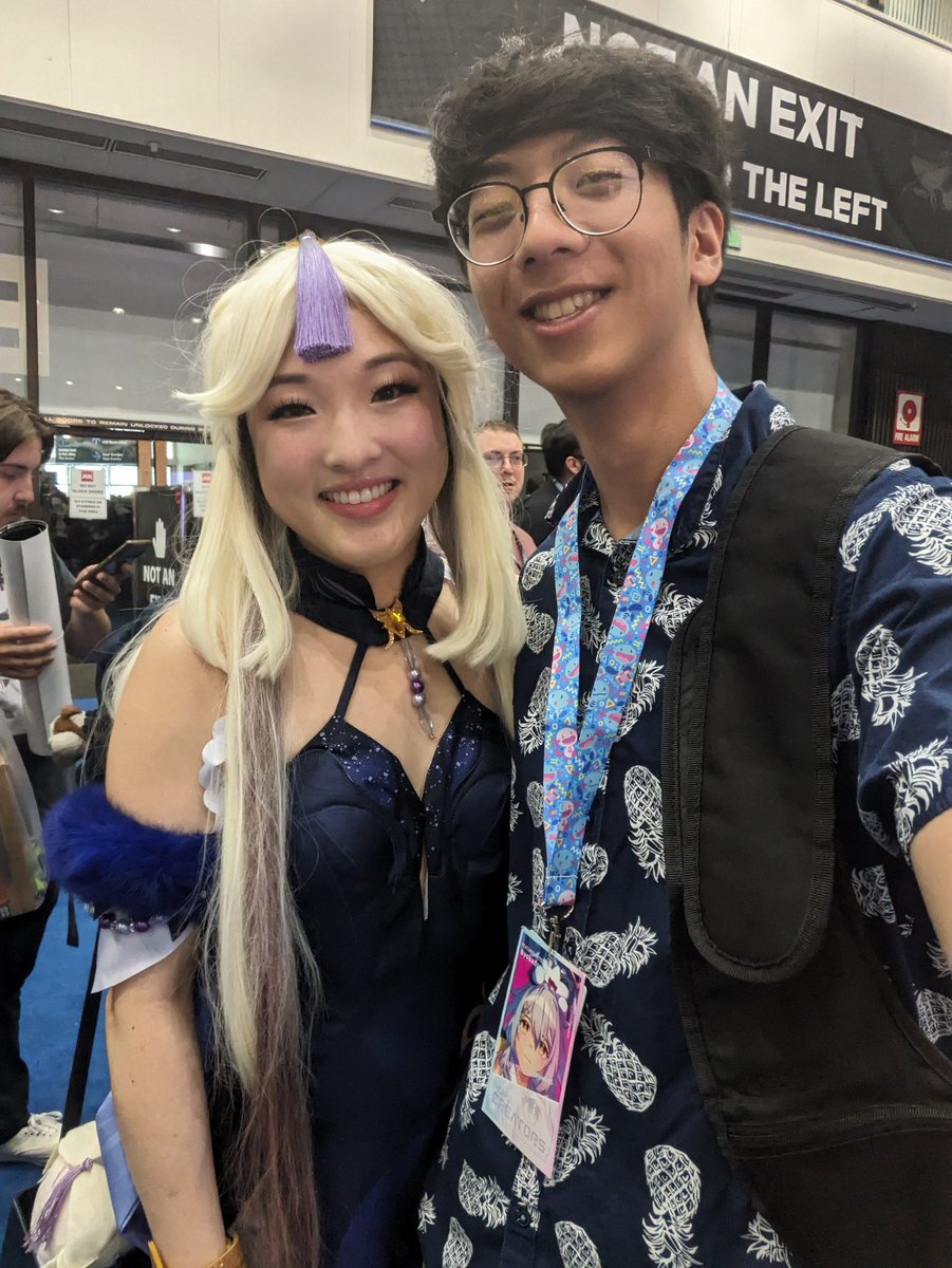 GratisStatus's tweet image. Found what I was looking for at anime expo 

Thanks @suhbreenaa the first pic!