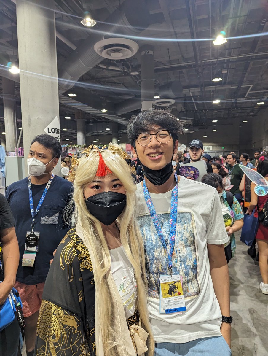 GratisStatus's tweet image. Found what I was looking for at anime expo 

Thanks @suhbreenaa the first pic!