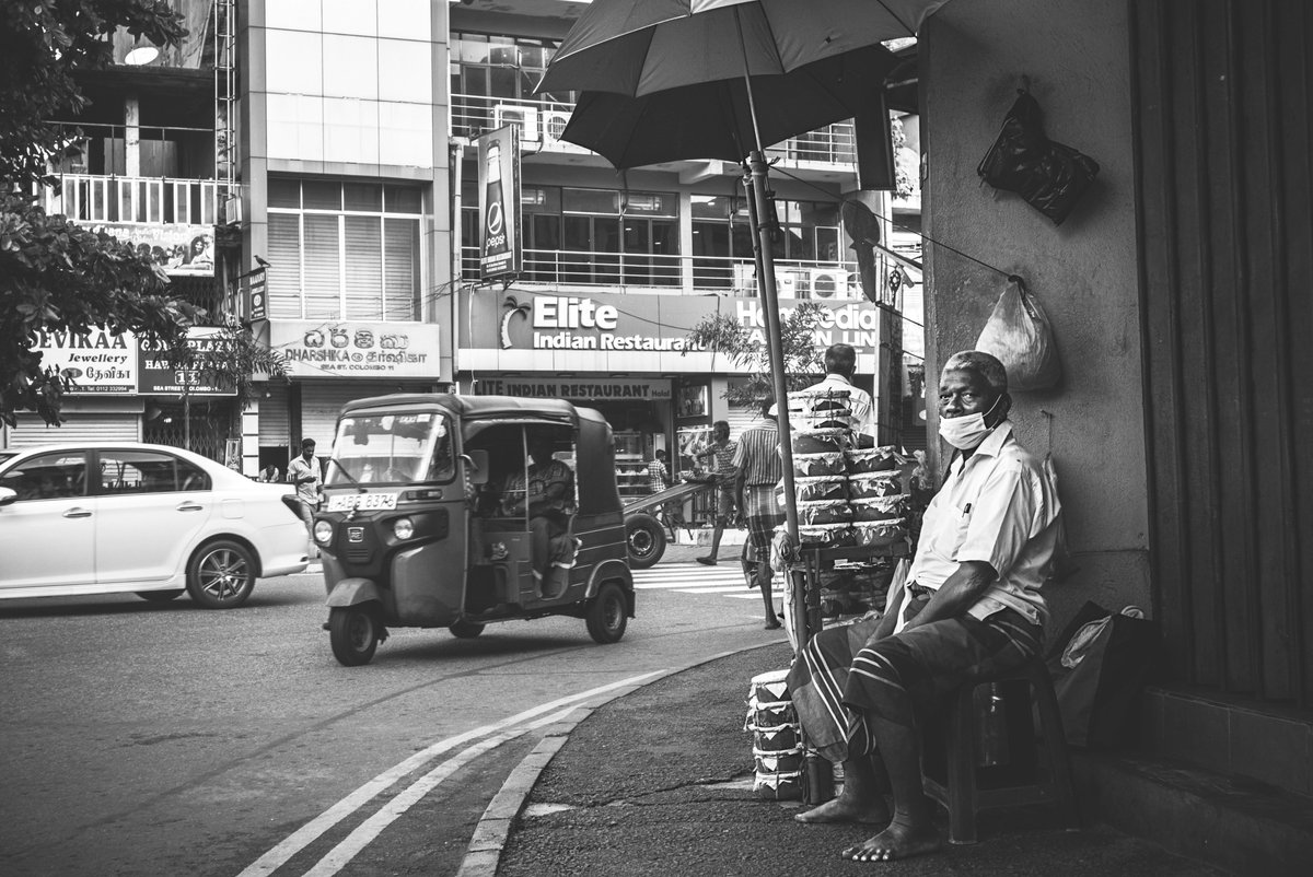 S_MorningLight's tweet photo. CURD TO GO
Gas Works Junction, #Pettah. Sep 2020. More@ https://t.co/an2DUiQ9fr
#Canon #M6MkII & #EFM15_45mm courtesy @Canon_SL (user review here: https://t.co/E3xJCshivq)
#blackandwhitephotography #portraitphotography #streetphotography #canonasia #canonsrilanka #lifeinthecity https://t.co/fsxoffFSTq