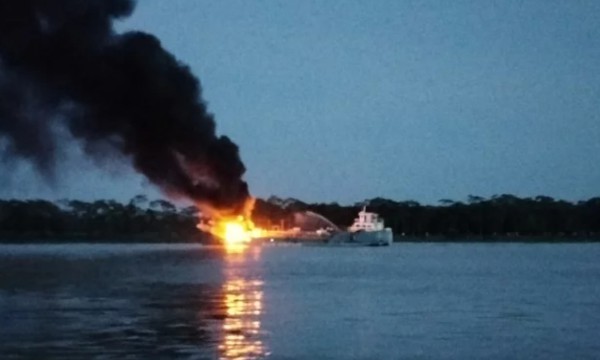 বাংলাদেশের ঝালকাঠির সুগন্ধা নদীতে দুই জাহাজে বিস্ফোরণে মৃত ৪, আহত ১২ পুলিশকর্মী সহ ১৫
#Bangladesh eidin.in/4-killed-12-in…