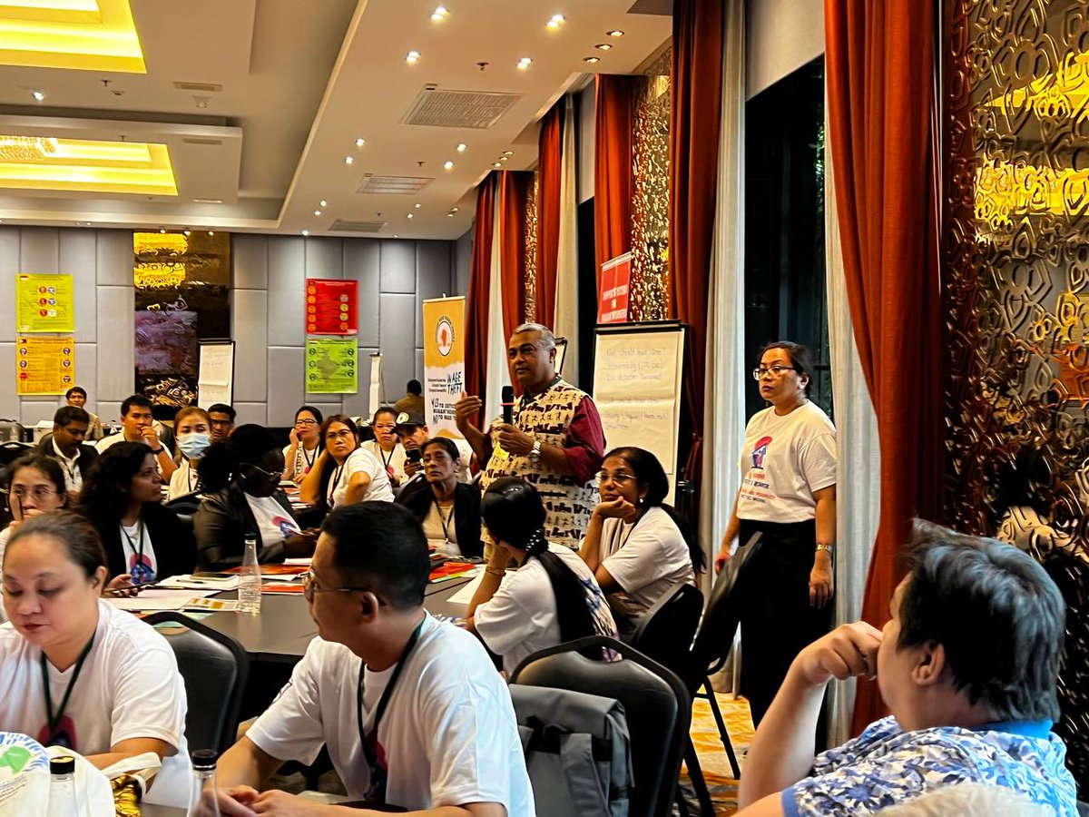 mfasia_'s tweet photo. A workshop was held alongside productive discussions where migrant leaders gained new skills &amp; insights which will help their respective community organizations to leverage the migrant advocacy work they do.
#MigrantsVoicesMFA
#MigrantsVoicesMFA_Day1
#MigrantsForMigrants https://t.co/uwrpIiM3MQ