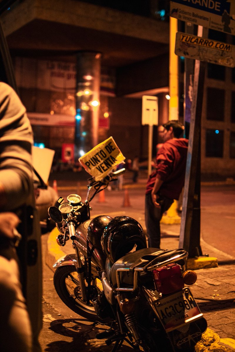 Fotografía: Jorge Arroyo

Caracas - Venezuela  #caracascaos #caracas #venezuela #streetphotography #photography