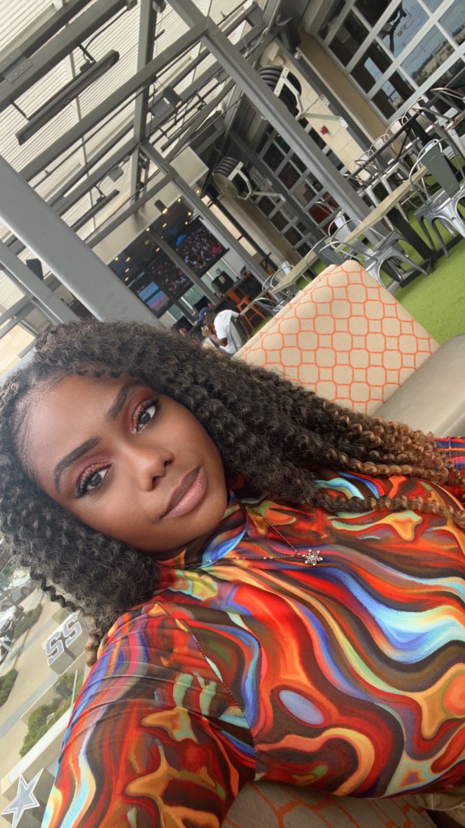 W0rldWideJess's tweet photo. Anyway, I’ve been outside touching grass with @Lola_Adeola 🫶🏾🍑 https://t.co/ONKTaWX1z9