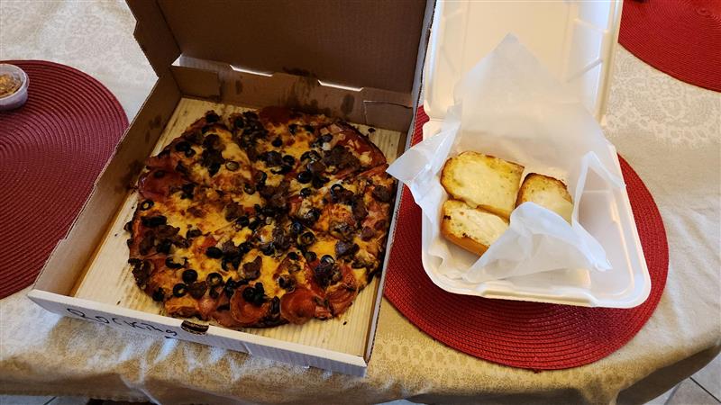 RyanWatters2's tweet photo. @TheMaverickGal This was mine today from our local place, Papa Tom's.

It's the best available....

Here, anyway. https://t.co/6fOqdhBul1