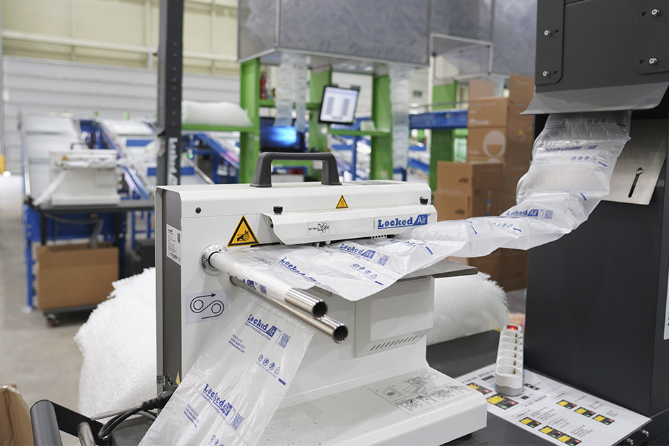 Enhance Your Packaging Efficiency with Lockedair's Air Cushion System! 💨📦✨
#Lockedair #AirCushionSystem #PackagingSolutions #VersatilePackaging #PackagingSolutions #EcoFriendlyPackaging #SustainablePackaging