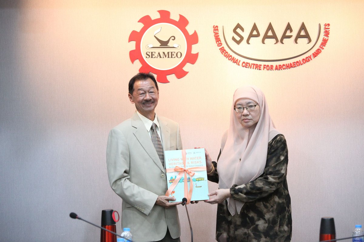 seameospafa's tweet photo. We were honoured to receive Datuk Dr Habibah Abdul Rahim, Director of @seameo_s and team on 30 Jun 2023 (last Fri). She was warmly welcomed by Mr Khemchat Thepchai, SEAMEO SPAFA Centre Director, and SPAFA staff.
#seameospafa #seameo #spafa #southeastasia https://t.co/QHdmMQHJCD