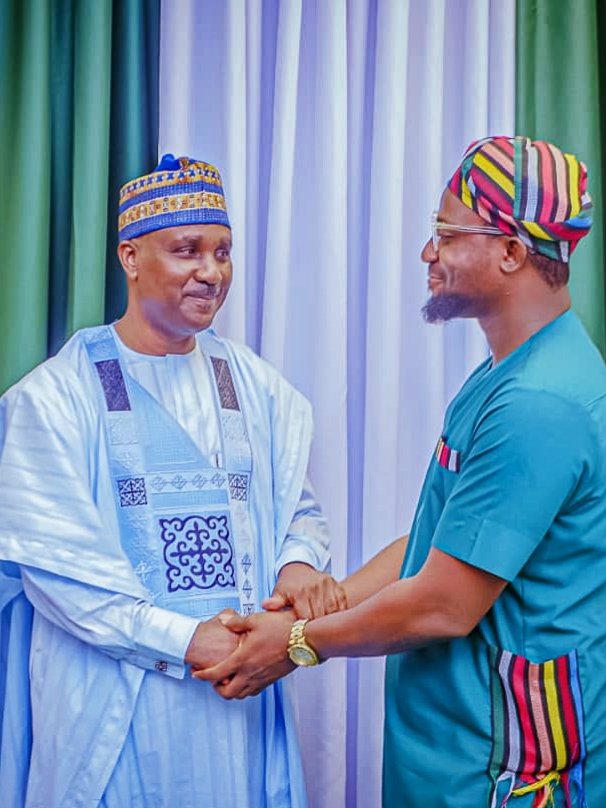 citizens_show's tweet photo. The welcome smile very well resonates from a place of appreciating consistency and continuity.

Great work can only carry on!

@HonTJAbbas f/ @LegendaryJoe  👏🏾👏🏾👏🏾

#10thHouseOfRepresentatives https://t.co/seq2quRvUZ