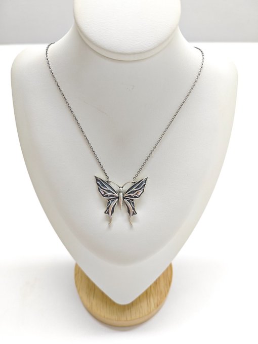 2 pic. Day 2 of butterfly necklace sales! https://t.co/p3FnSOdtzE