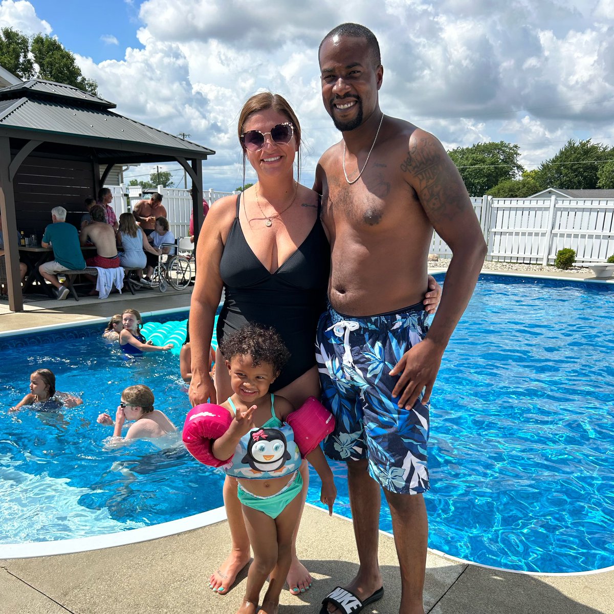 raknotts07's tweet photo. pool day 🌞💧🥽 https://t.co/McnRWL5xW9