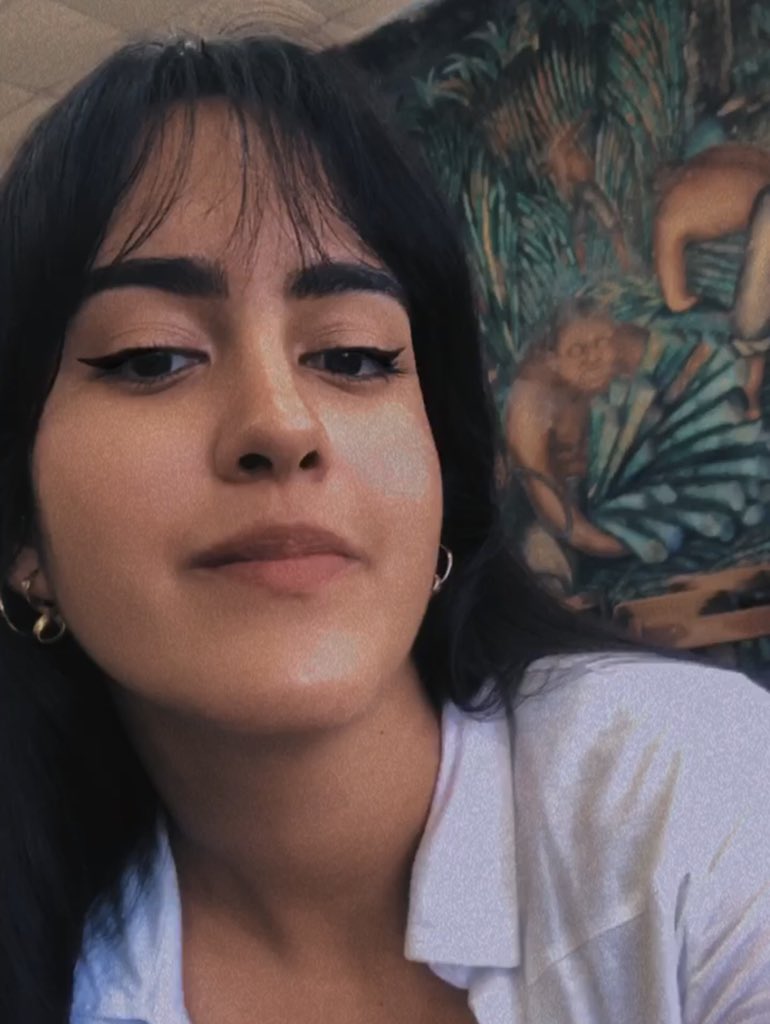 Riri on Twitter "Filóloga y escritora. 🤓 Los indios detrás de mí