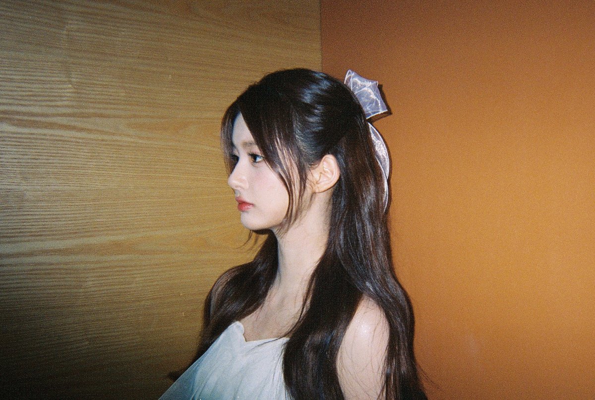 NMIXX_official's tweet photo. [📸] #N_SNAP 🧚
in MBC 쇼! #음악중심

#NMIXX #엔믹스
#설윤 #SULLYOON
#A_Midsummer_NMIXXs_Dream
#Party_O_Clock https://t.co/4ij7g4X3Tg
