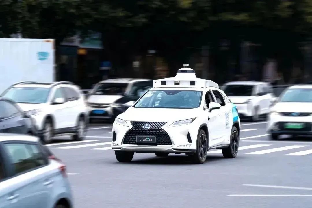 guangzhou_daily's tweet image. 7月2日，2023中國智能車大會暨國家智能車發展論壇在廣州南沙開幕。大會主席、香港科技大學（廣州）校長倪明選表示：「期待此次論壇能夠共享當下智能車領域的最新科技和發展趨勢，吸引更多世界各地的優秀學者、專家共同將中國的智能車技術創新發展推向一個新的高峰。」
#SmartCars #AI #Forum