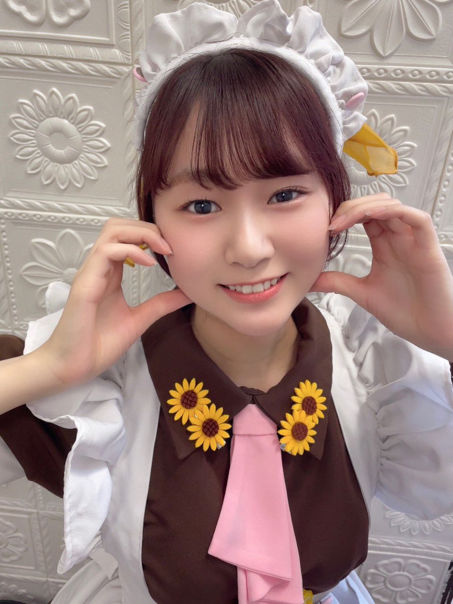 athome_cafe's tweet photo. あっとほぉーむカフェ　ドンキ店

背の高いひまわり畑から、お屋敷までおおきくジャンプしてやって来ました！
ご主人様・お嬢様にとびきりの笑顔になっていただけるよう、精一杯頑張ります◎

初お給仕　新人ひまわり https://t.co/QXGsLp9rOy