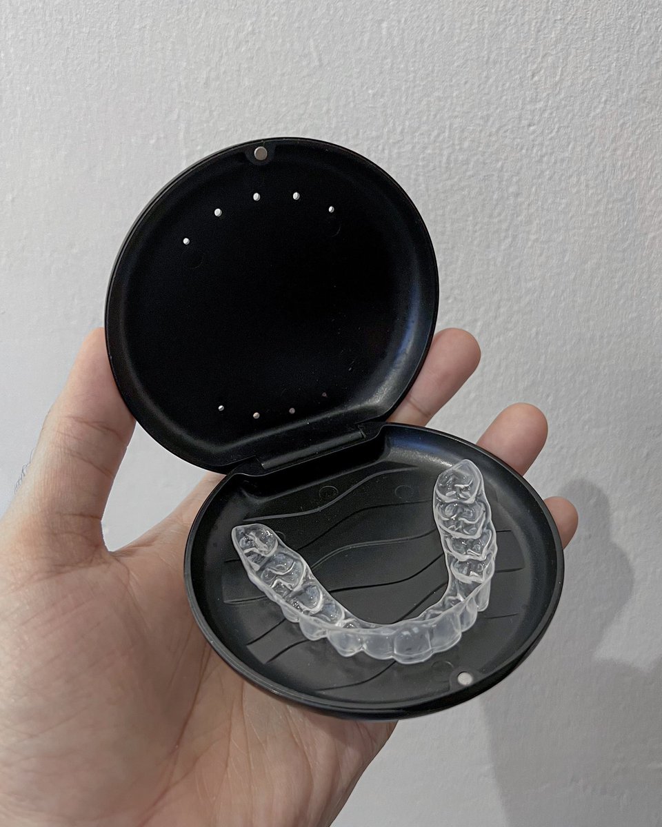 ezhrjmn's tweet photo. Before this aku guna bekas biasa je utk letak retainer, but after i purchase this one, rasa mcm worth gilaa.

Paling aku suka ttg bekas ni, dia ada magnetic opener. Kuat weh! Tak tercicir la korang punya retainer 👇🏻 https://t.co/r0SEhItQ9B
