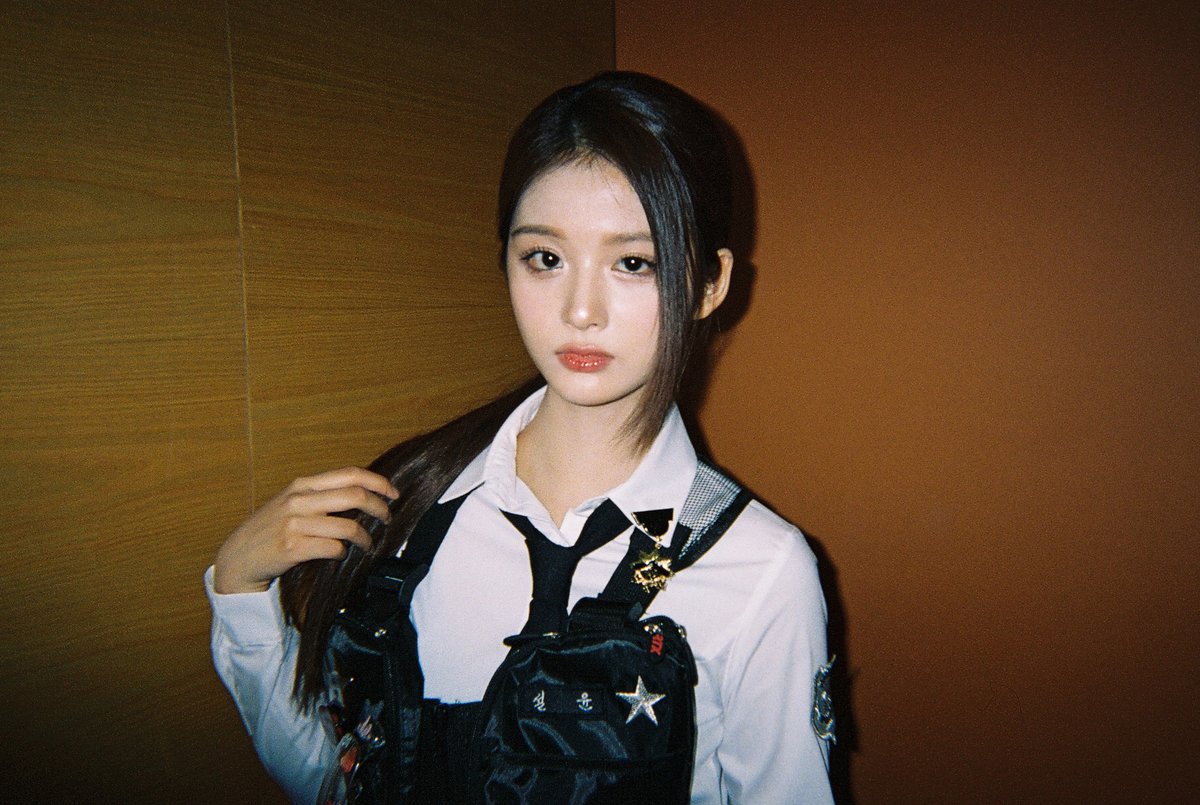 NMIXX_official's tweet photo. [📸] #N_SNAP 🚨
in MBC 쇼! #음악중심

#NMIXX #엔믹스
#설윤 #SULLYOON
#A_Midsummer_NMIXXs_Dream
#Party_O_Clock https://t.co/5XSn0nAik3