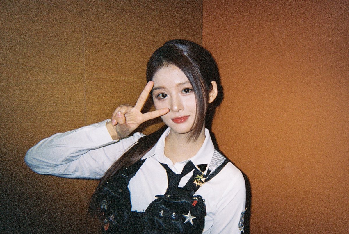 NMIXX_official's tweet photo. [📸] #N_SNAP 🚨
in MBC 쇼! #음악중심

#NMIXX #엔믹스
#설윤 #SULLYOON
#A_Midsummer_NMIXXs_Dream
#Party_O_Clock https://t.co/5XSn0nAik3