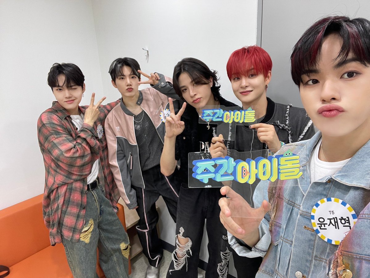 주간아이돌 (Weekly idol official) tweet media