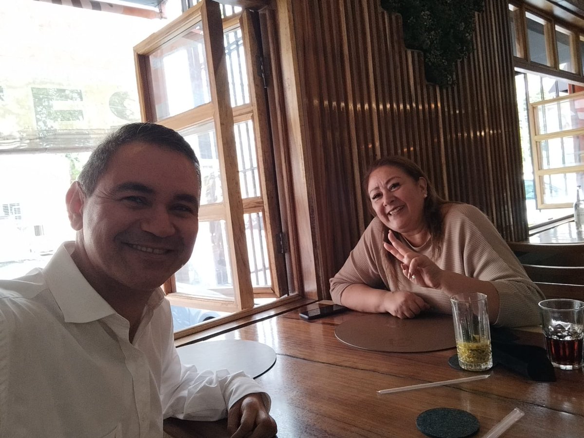 Una plática muy agradable, una rica comida y coincidiendo en proyectos..!!!
