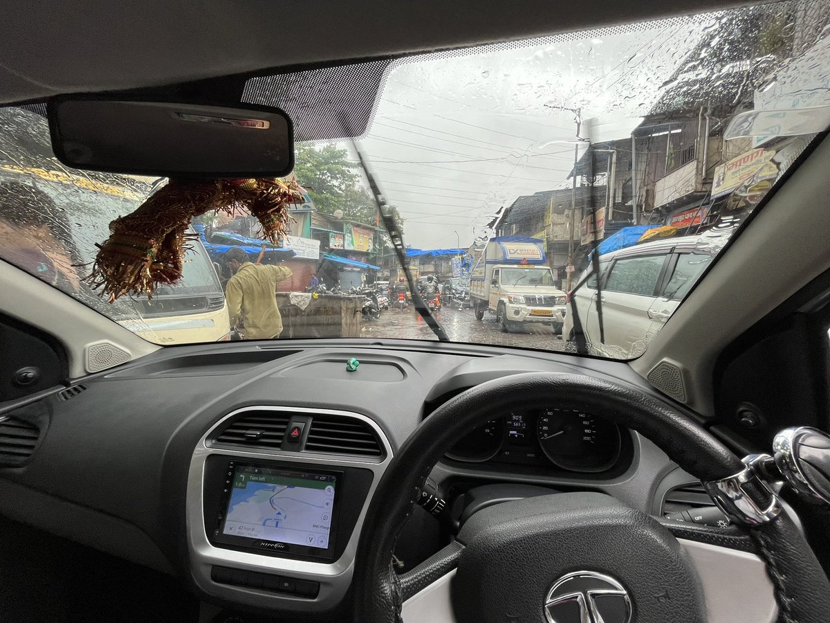 pmsinghania's tweet photo. Garbage bins on road block 1/3rd of the lane and cause traffic jam of over 45 mins every single day at the exit of Aarey Road (towards Powai) - Morarji Nagar @mybmc 
@CMOMaharashtra #Aarey #AareyRoad
Ridiculous and Shame on the authority
We Mumbaikars are extremely tolerant https://t.co/9aUHiPqwVr